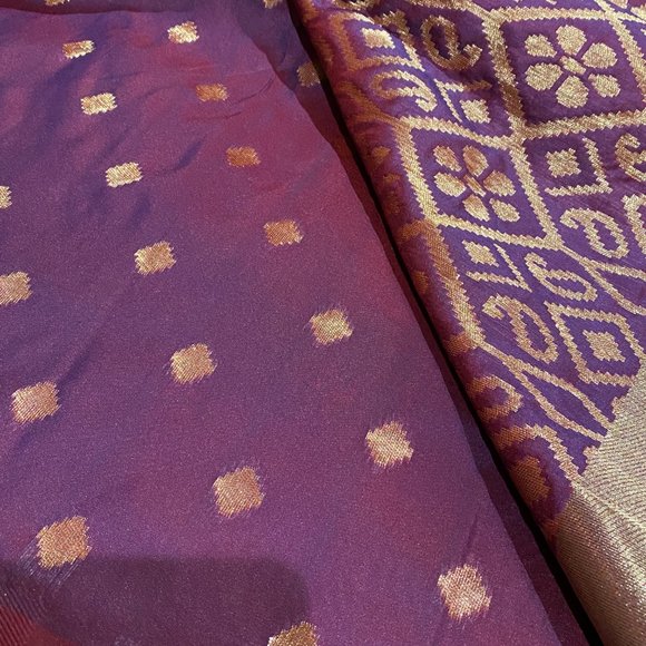Banarasi silk sari in Onion Purple - Picture 5 of 11